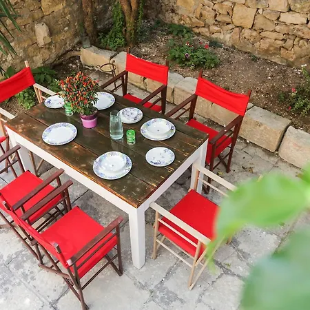 בית הארחה House Of Pomegranates By Holi 4*