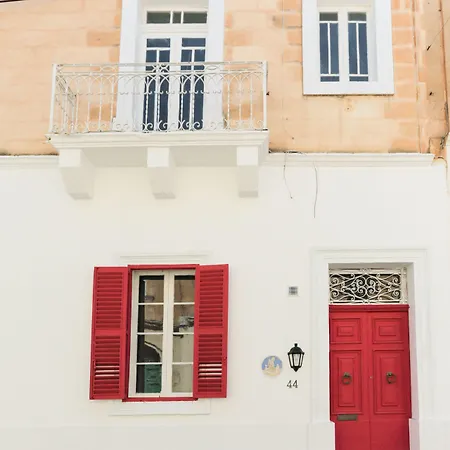 House Of Pomegranates By Holi Σλιέμα