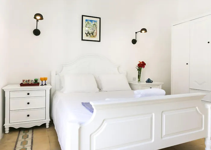 House Of Pomegranates By Holi Pensiune